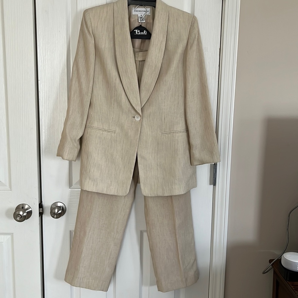 EUC Jones New York Tan/Cream Pin Striped Pant Suit